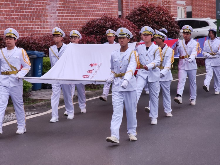 德育之窗|驛路梨花處處開，雷鋒精神代代傳 